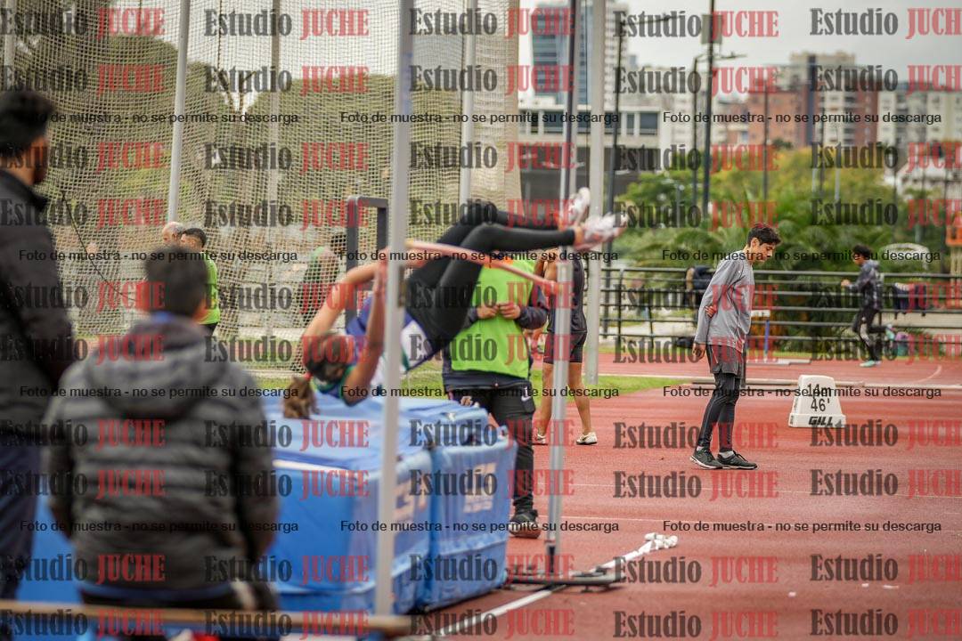 Fotos del salto en alto - incluye todos los grupos