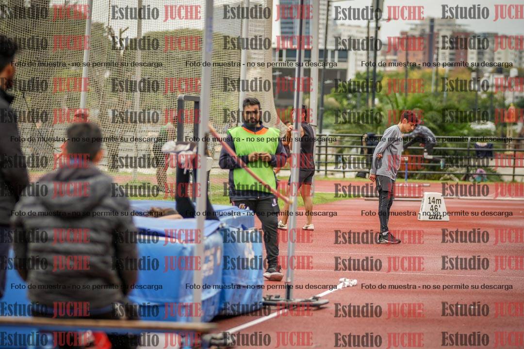 Fotos del salto en alto - incluye todos los grupos