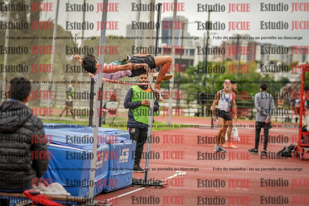 Fotos del salto en alto - incluye todos los grupos