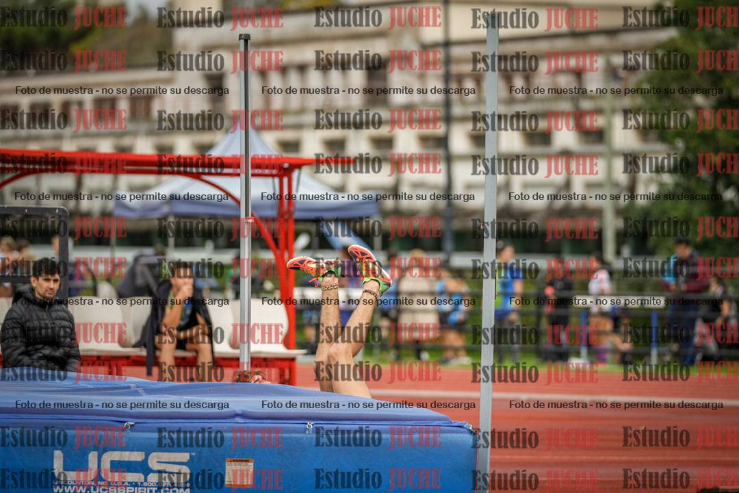 Fotos del salto en alto - incluye todos los grupos