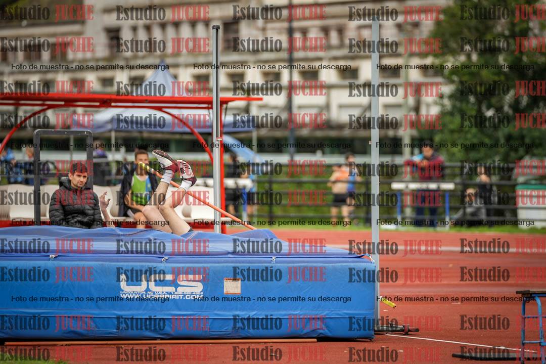 Fotos del salto en alto - incluye todos los grupos
