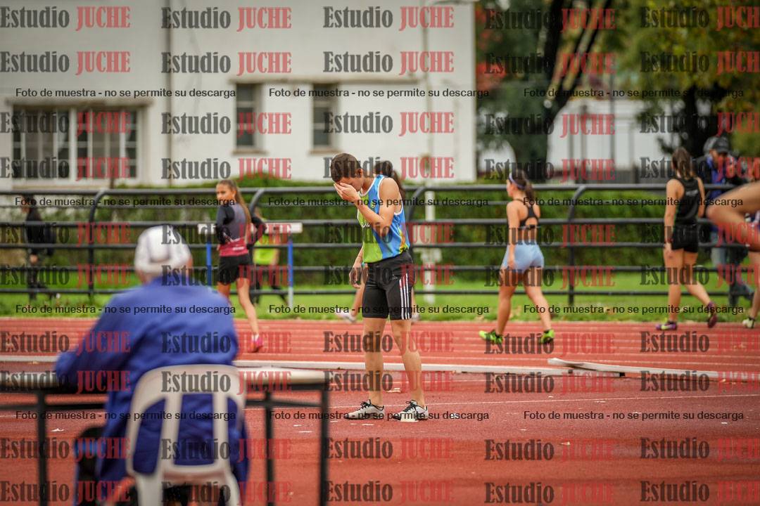 Fotos del salto en alto - incluye todos los grupos