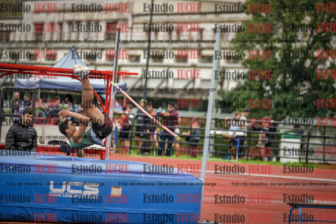 Fotos del salto en alto - incluye todos los grupos
