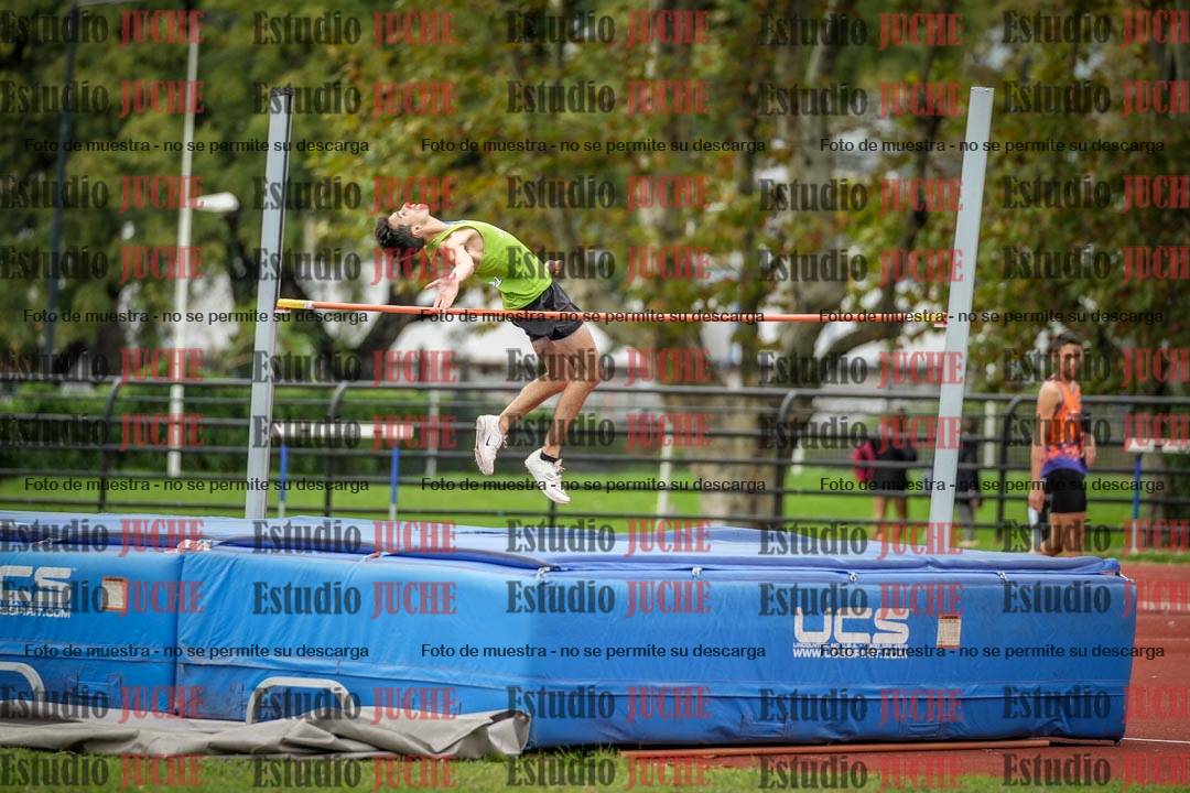 Fotos del salto en alto - incluye todos los grupos