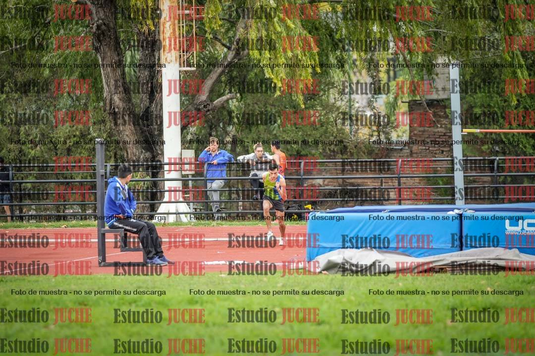 Fotos del salto en alto - incluye todos los grupos