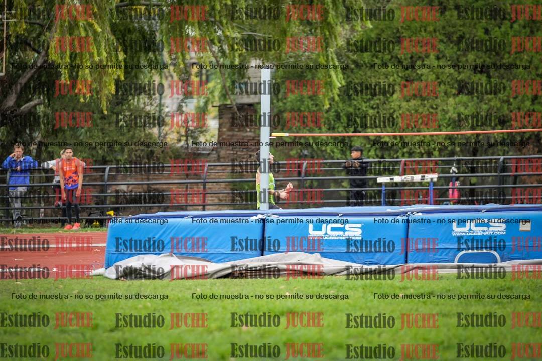 Fotos del salto en alto - incluye todos los grupos