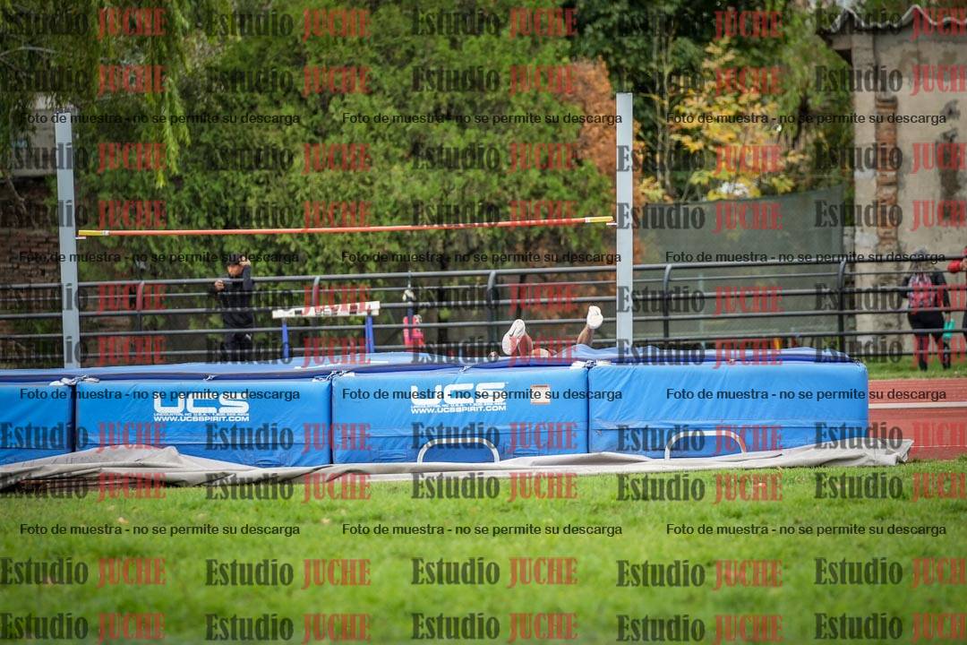 Fotos del salto en alto - incluye todos los grupos