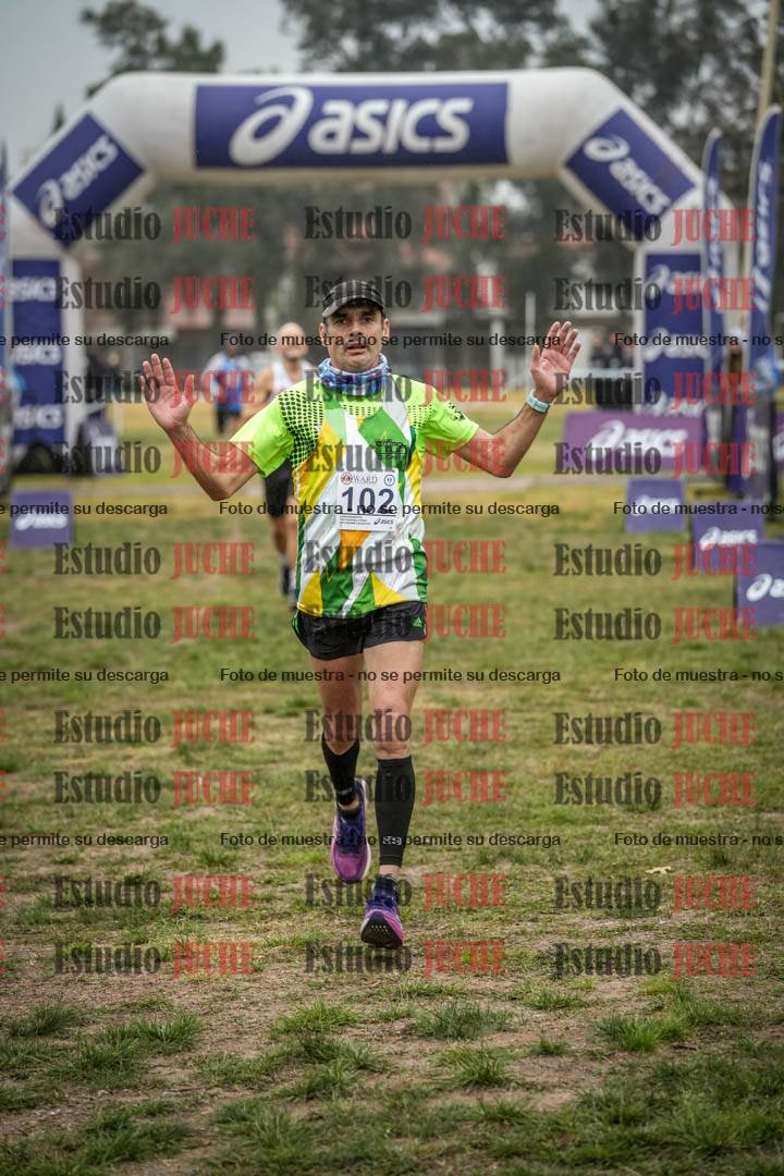 Fotos de la llegada del cross de 4000 m - mujeres y varones