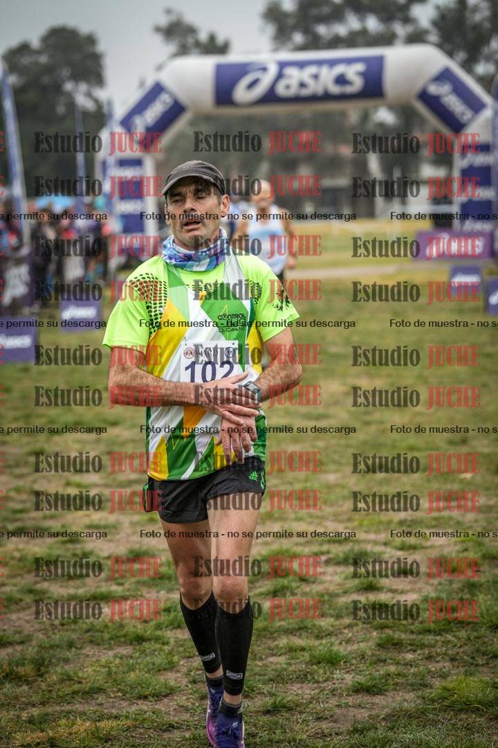 Fotos de la llegada del cross de 4000 m - mujeres y varones