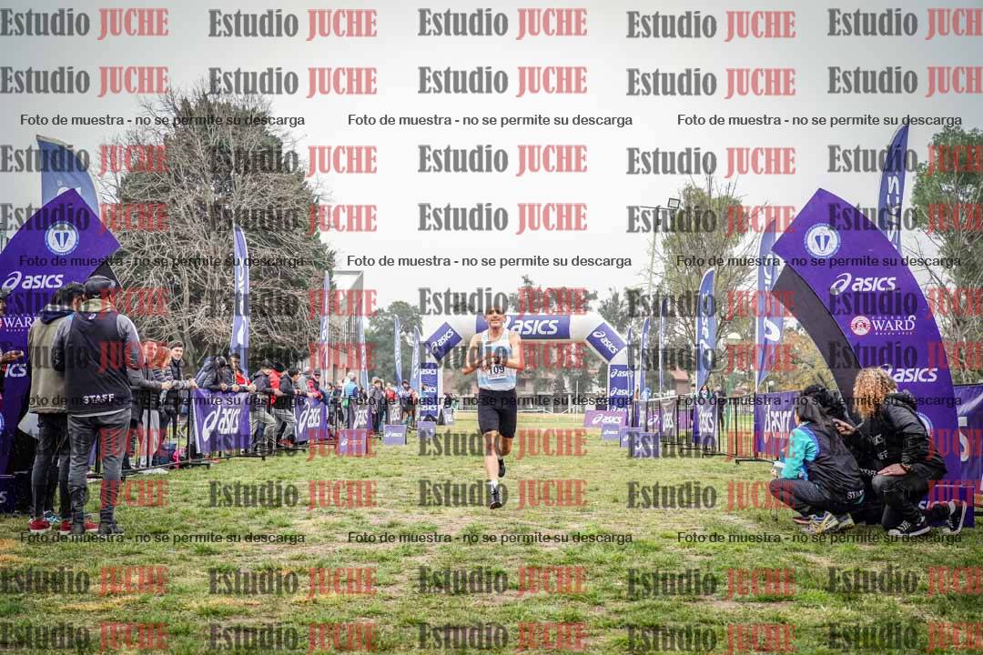 Fotos de la llegada del cross de 4000 m - mujeres y varones