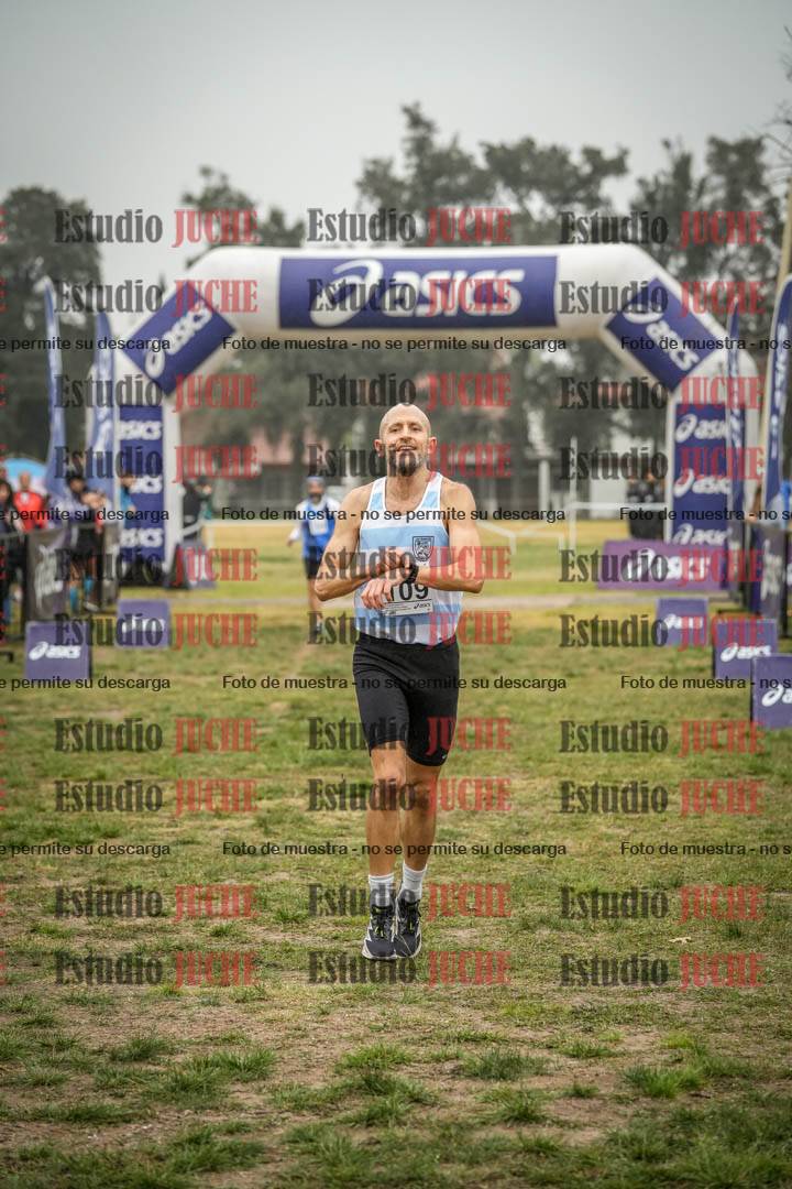 Fotos de la llegada del cross de 4000 m - mujeres y varones