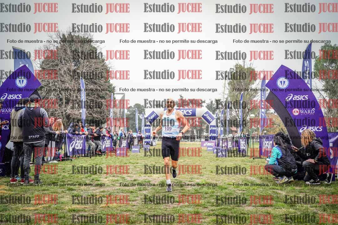 Fotos de la llegada del cross de 4000 m - mujeres y varones