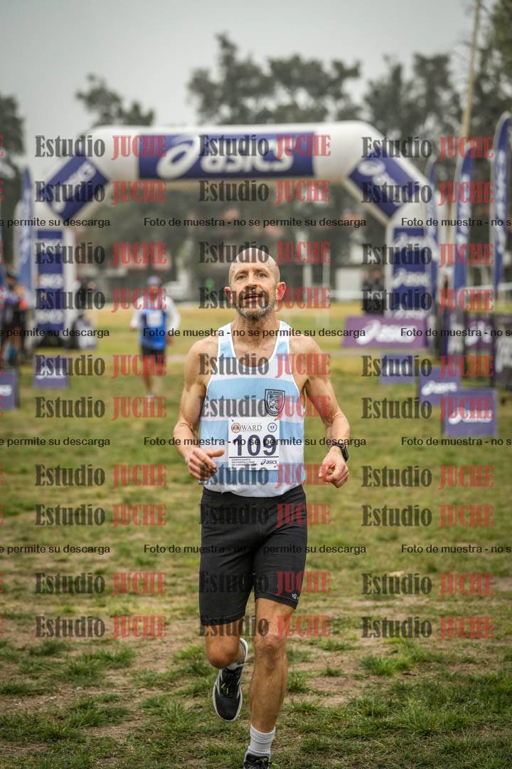 Fotos de la llegada del cross de 4000 m - mujeres y varones