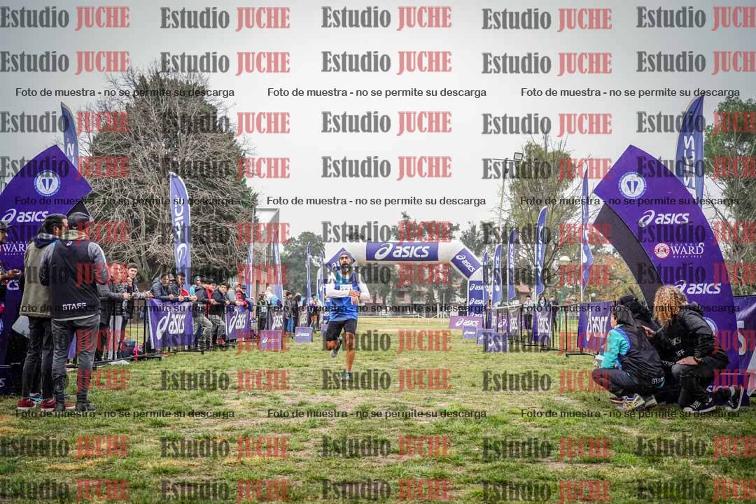Fotos de la llegada del cross de 4000 m - mujeres y varones