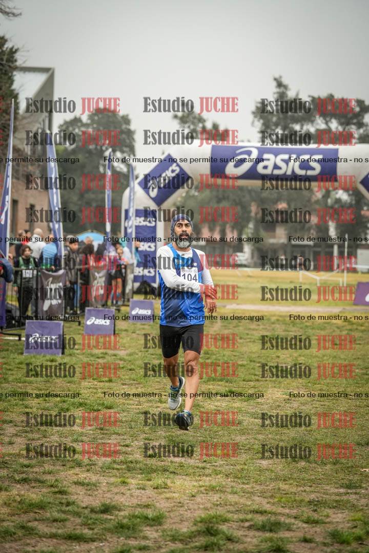 Fotos de la llegada del cross de 4000 m - mujeres y varones