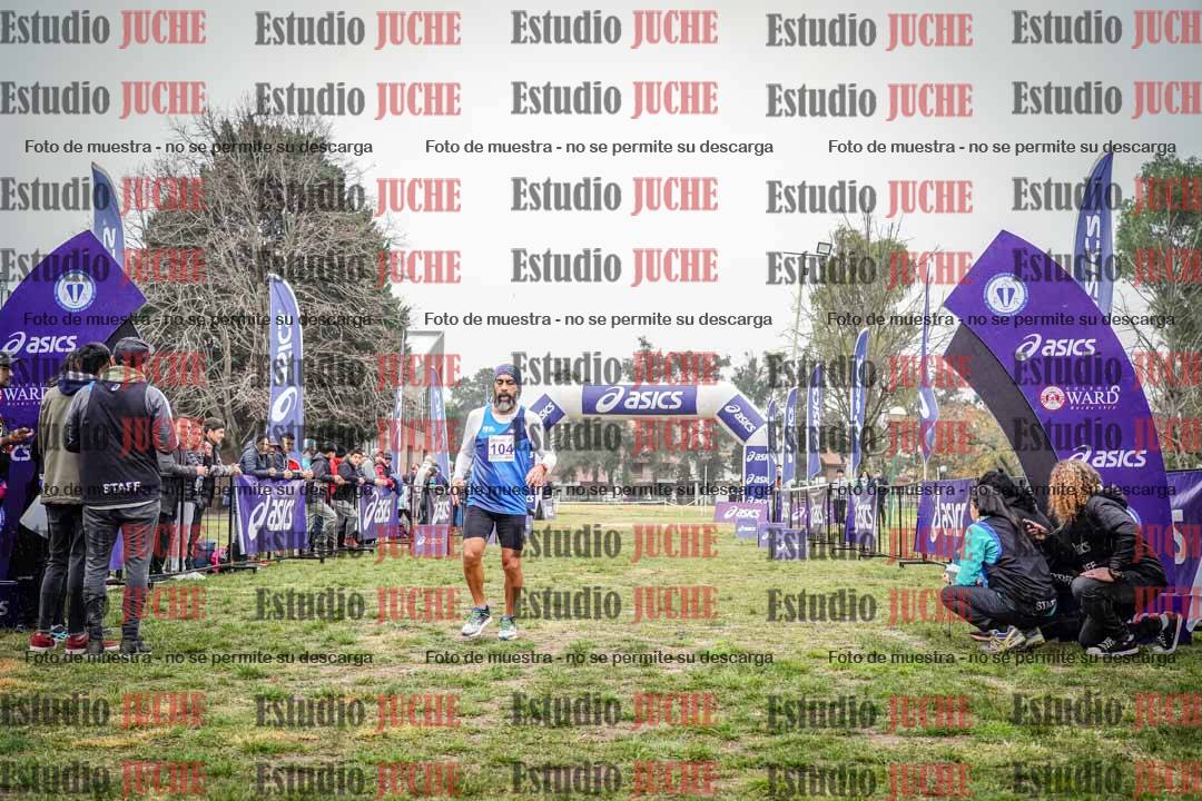 Fotos de la llegada del cross de 4000 m - mujeres y varones