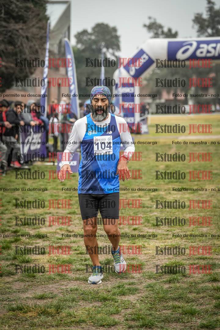 Fotos de la llegada del cross de 4000 m - mujeres y varones