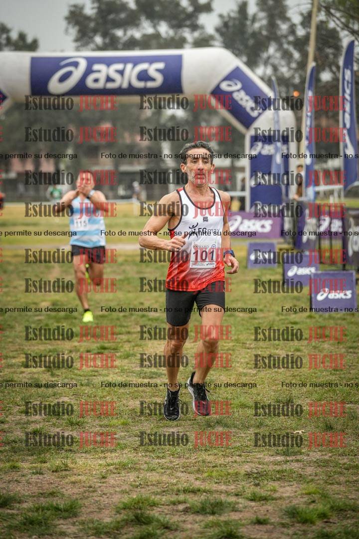 Fotos de la llegada del cross de 4000 m - mujeres y varones