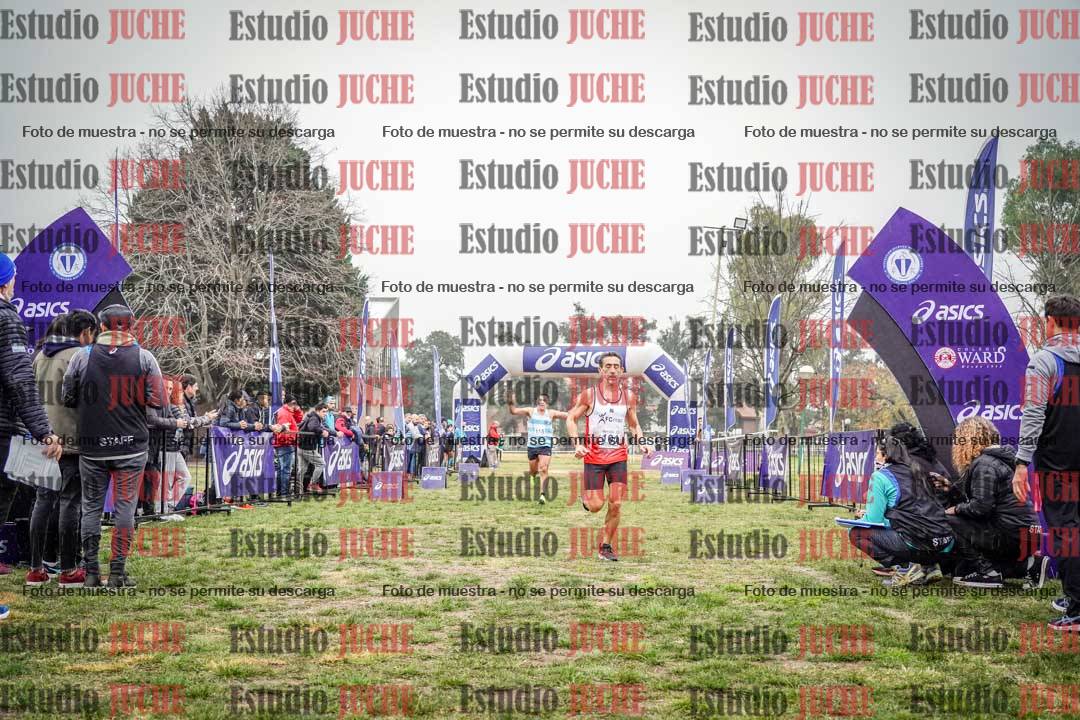 Fotos de la llegada del cross de 4000 m - mujeres y varones