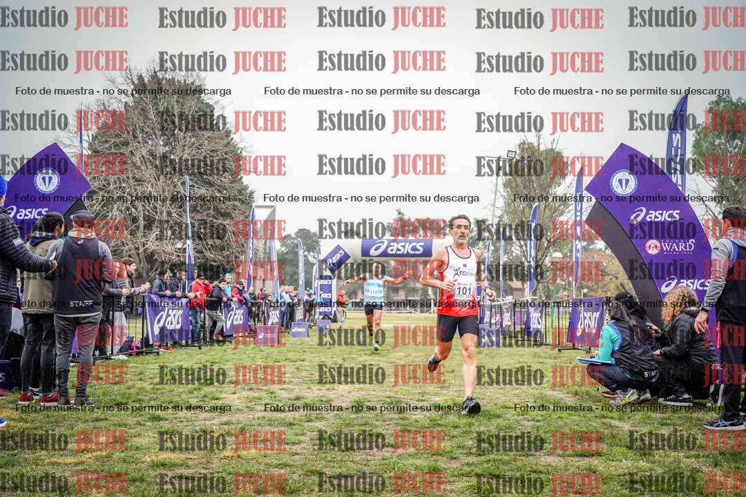 Fotos de la llegada del cross de 4000 m - mujeres y varones