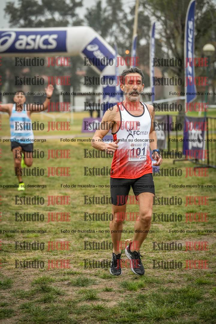 Fotos de la llegada del cross de 4000 m - mujeres y varones