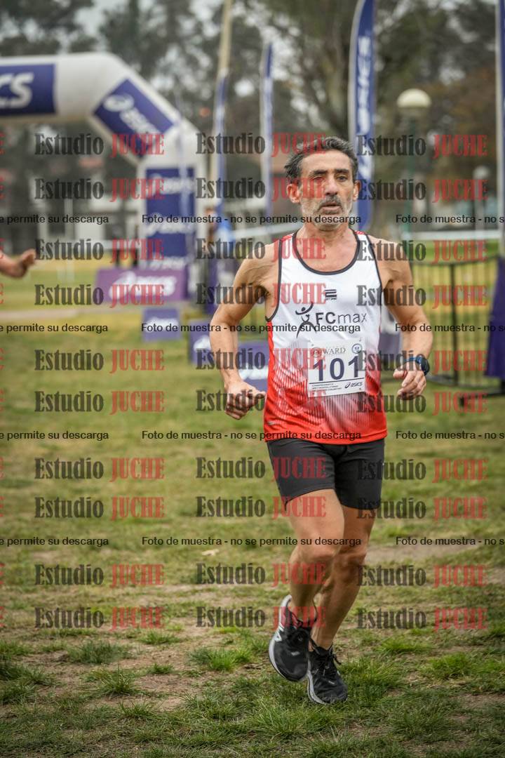 Fotos de la llegada del cross de 4000 m - mujeres y varones