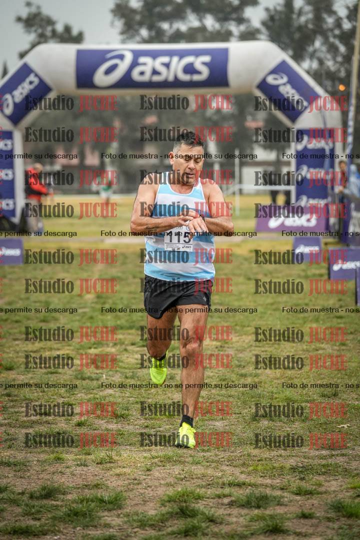 Fotos de la llegada del cross de 4000 m - mujeres y varones