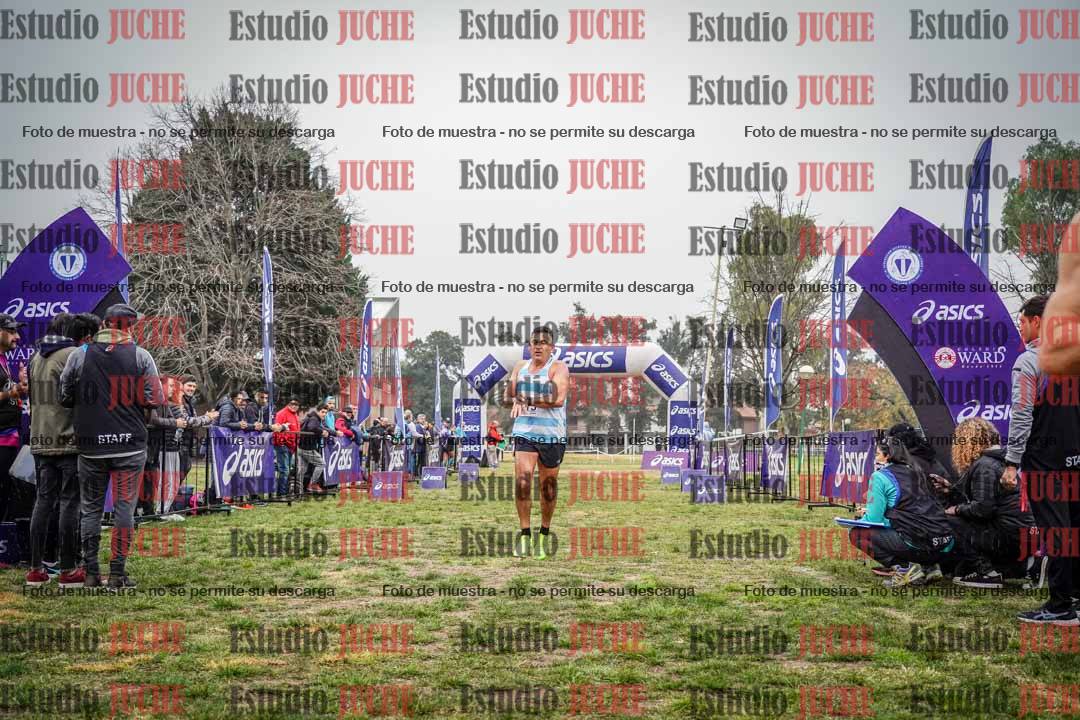 Fotos de la llegada del cross de 4000 m - mujeres y varones