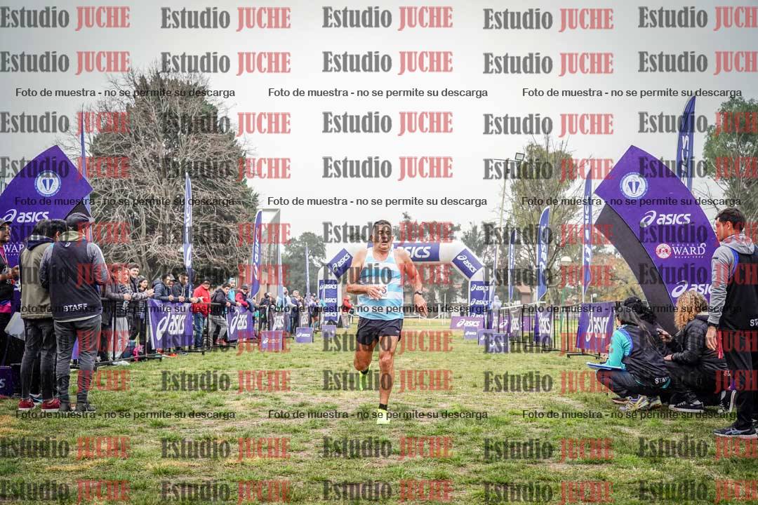 Fotos de la llegada del cross de 4000 m - mujeres y varones