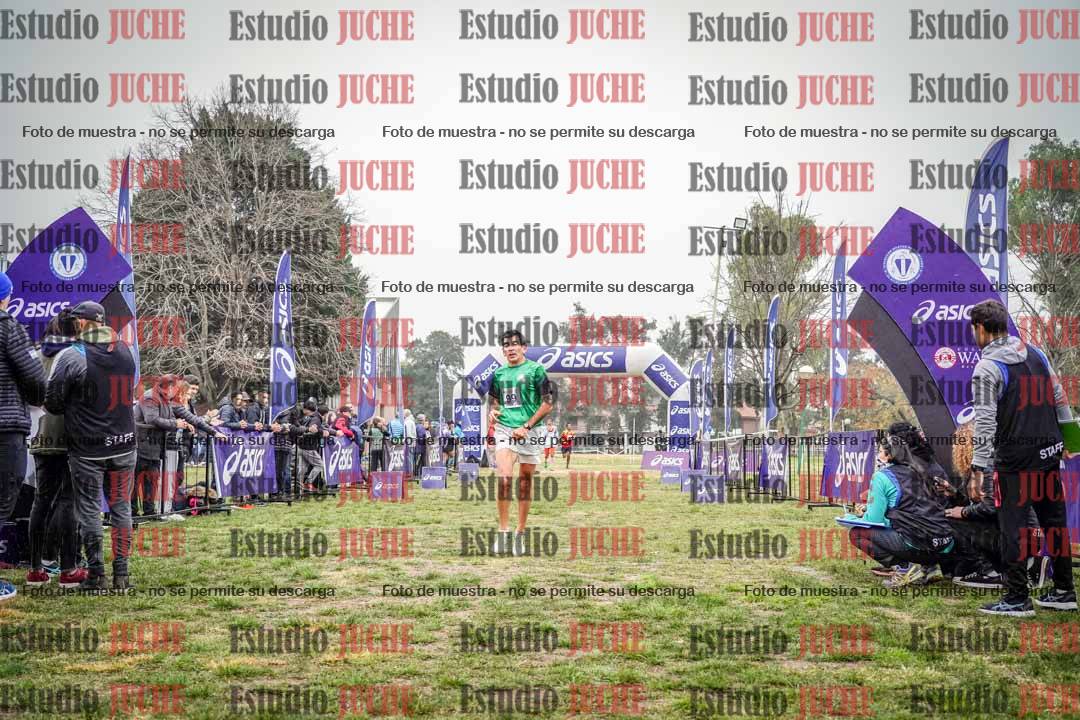 Fotos de la llegada del cross de 4000 m - mujeres y varones