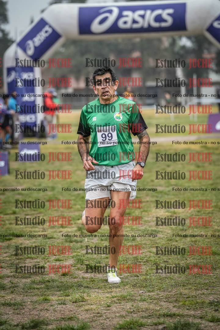 Fotos de la llegada del cross de 4000 m - mujeres y varones