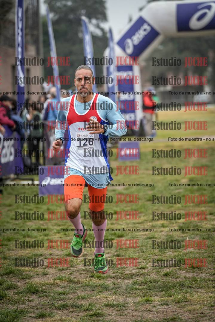 Fotos de la llegada del cross de 4000 m - mujeres y varones