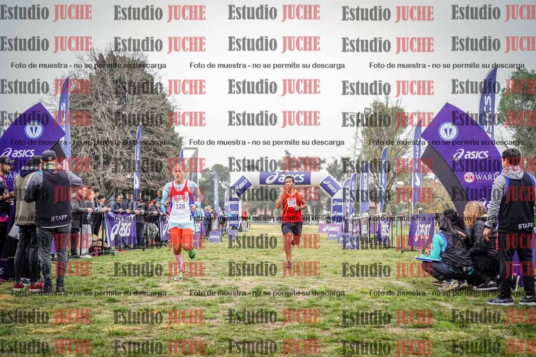 Fotos de la llegada del cross de 4000 m - mujeres y varones