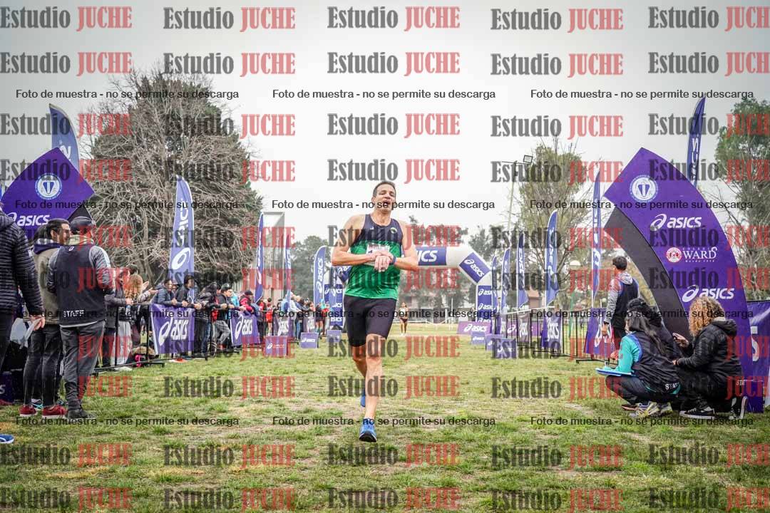 Fotos de la llegada del cross de 4000 m - mujeres y varones