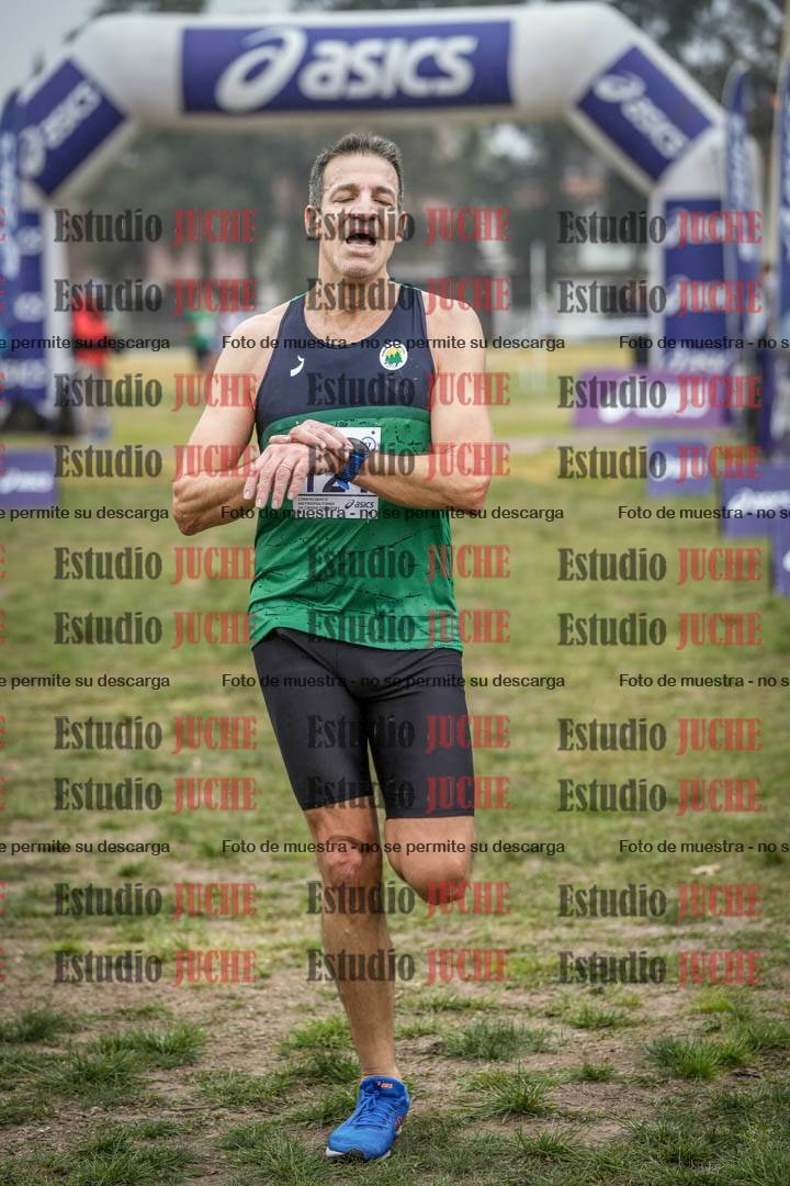 Fotos de la llegada del cross de 4000 m - mujeres y varones