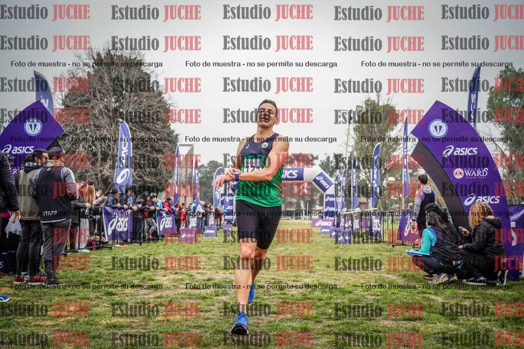 Fotos de la llegada del cross de 4000 m - mujeres y varones
