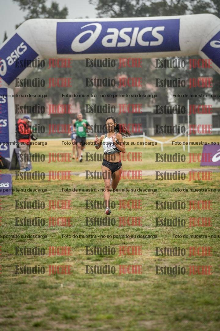 Fotos de la llegada del cross de 4000 m - mujeres y varones