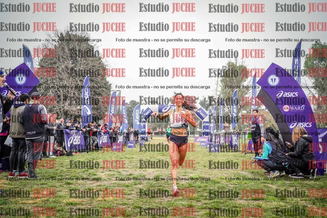 Fotos de la llegada del cross de 4000 m - mujeres y varones