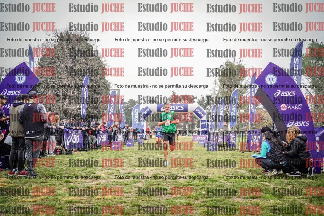 Fotos de la llegada del cross de 4000 m - mujeres y varones