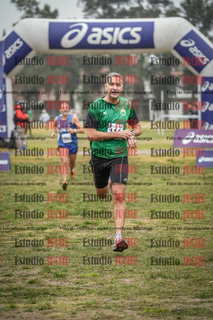 Fotos de la llegada del cross de 4000 m - mujeres y varones