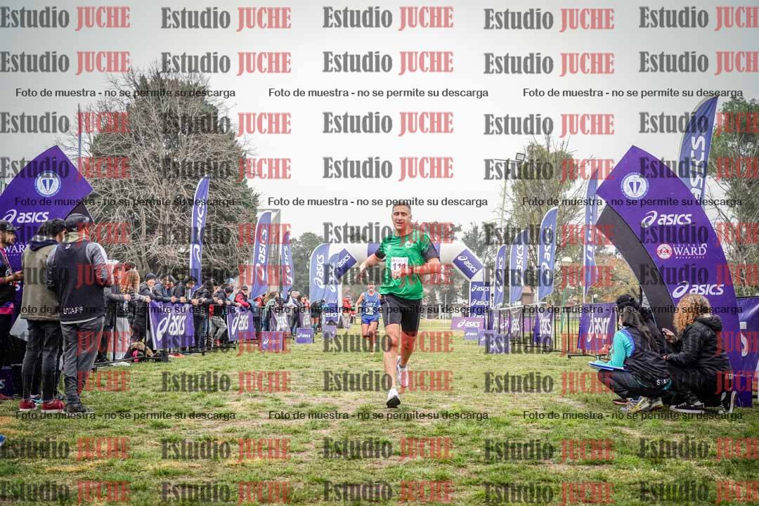 Fotos de la llegada del cross de 4000 m - mujeres y varones