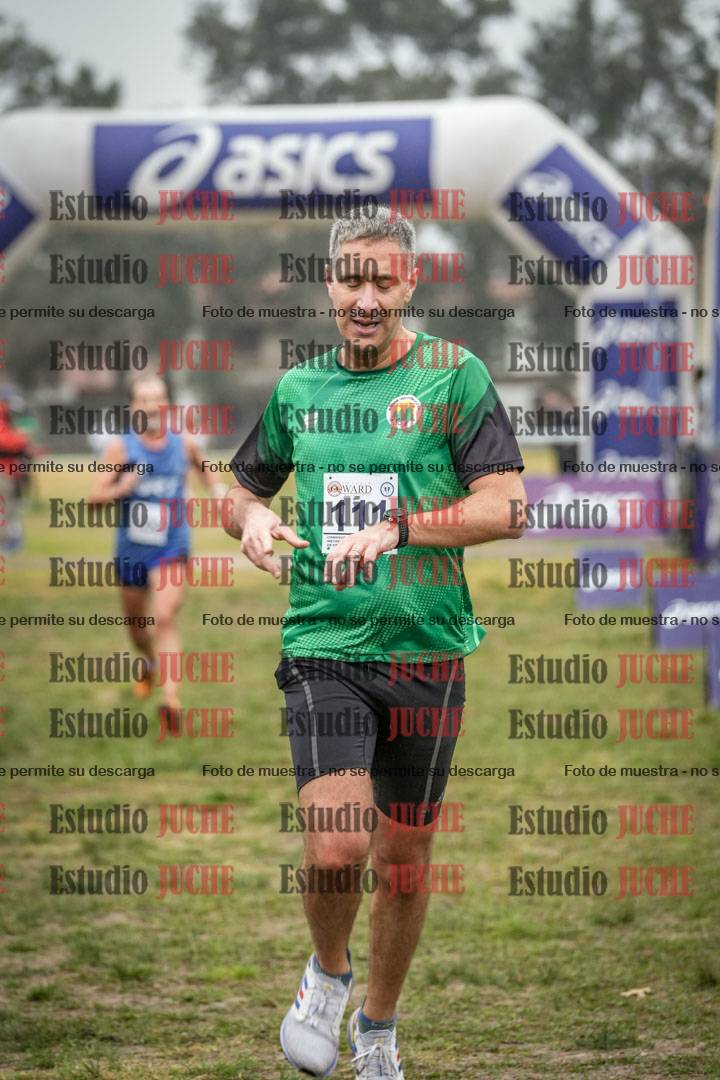 Fotos de la llegada del cross de 4000 m - mujeres y varones