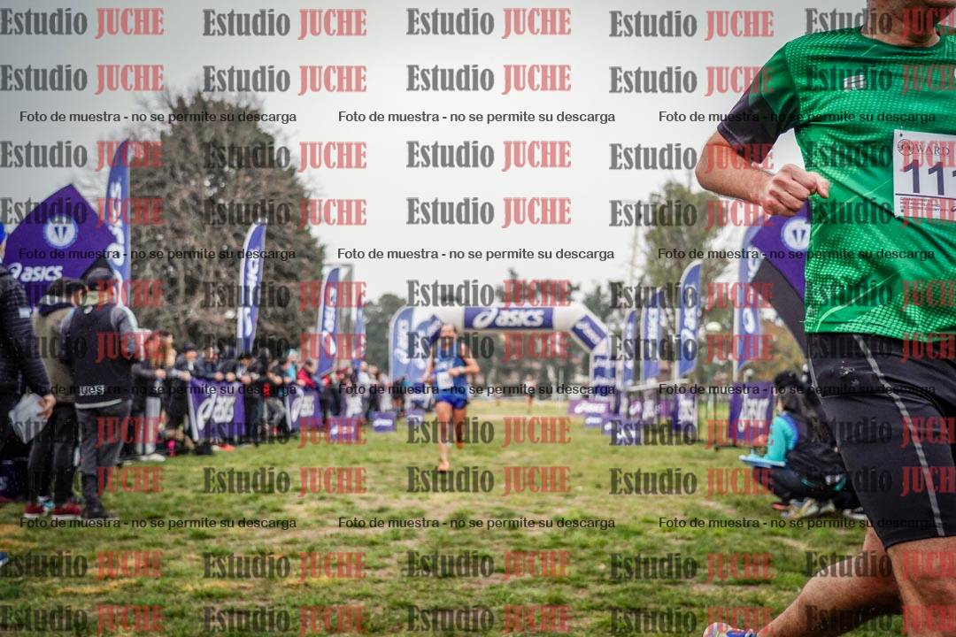 Fotos de la llegada del cross de 4000 m - mujeres y varones