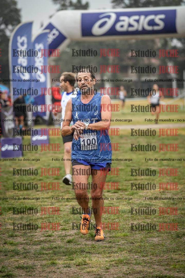 Fotos de la llegada del cross de 4000 m - mujeres y varones