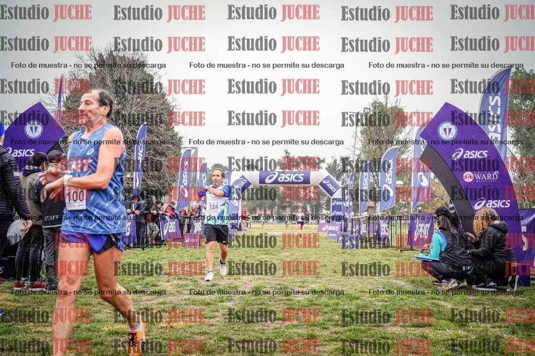 Fotos de la llegada del cross de 4000 m - mujeres y varones
