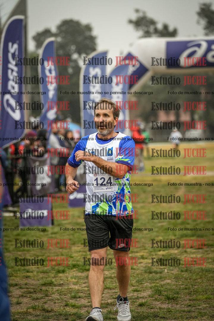 Fotos de la llegada del cross de 4000 m - mujeres y varones