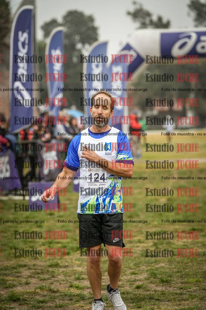 Fotos de la llegada del cross de 4000 m - mujeres y varones