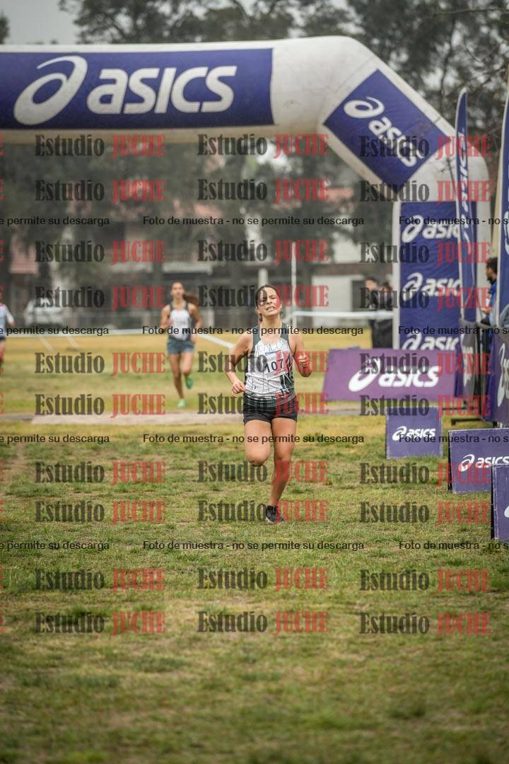 Fotos de la llegada del cross de 4000 m - mujeres y varones