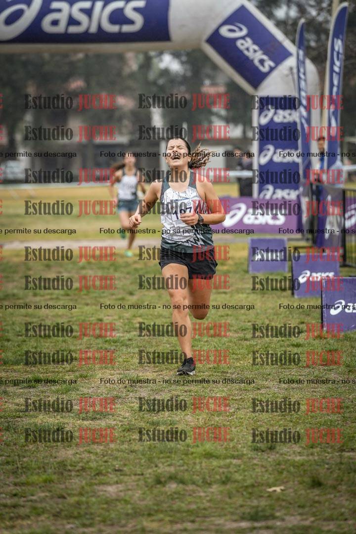 Fotos de la llegada del cross de 4000 m - mujeres y varones