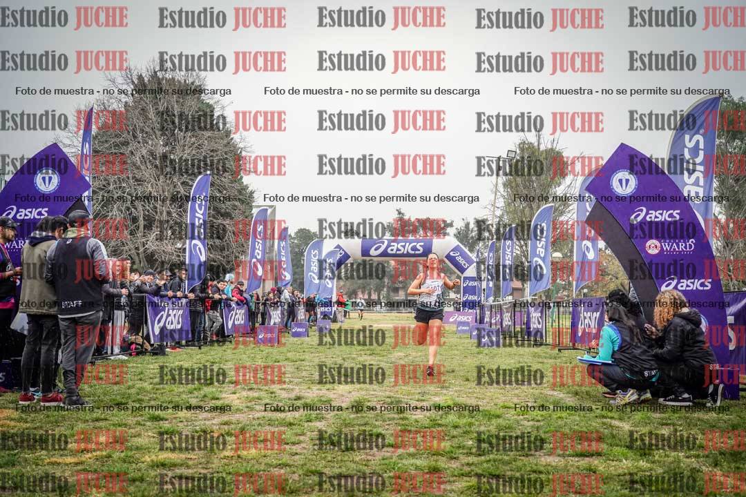 Fotos de la llegada del cross de 4000 m - mujeres y varones